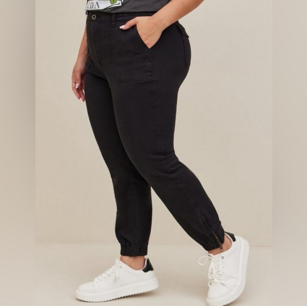 Torrid Black HR Twill  Long Jogger w Zip size 14